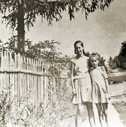 Та которая повыше Эмма дочь Ревеки Григорьевны